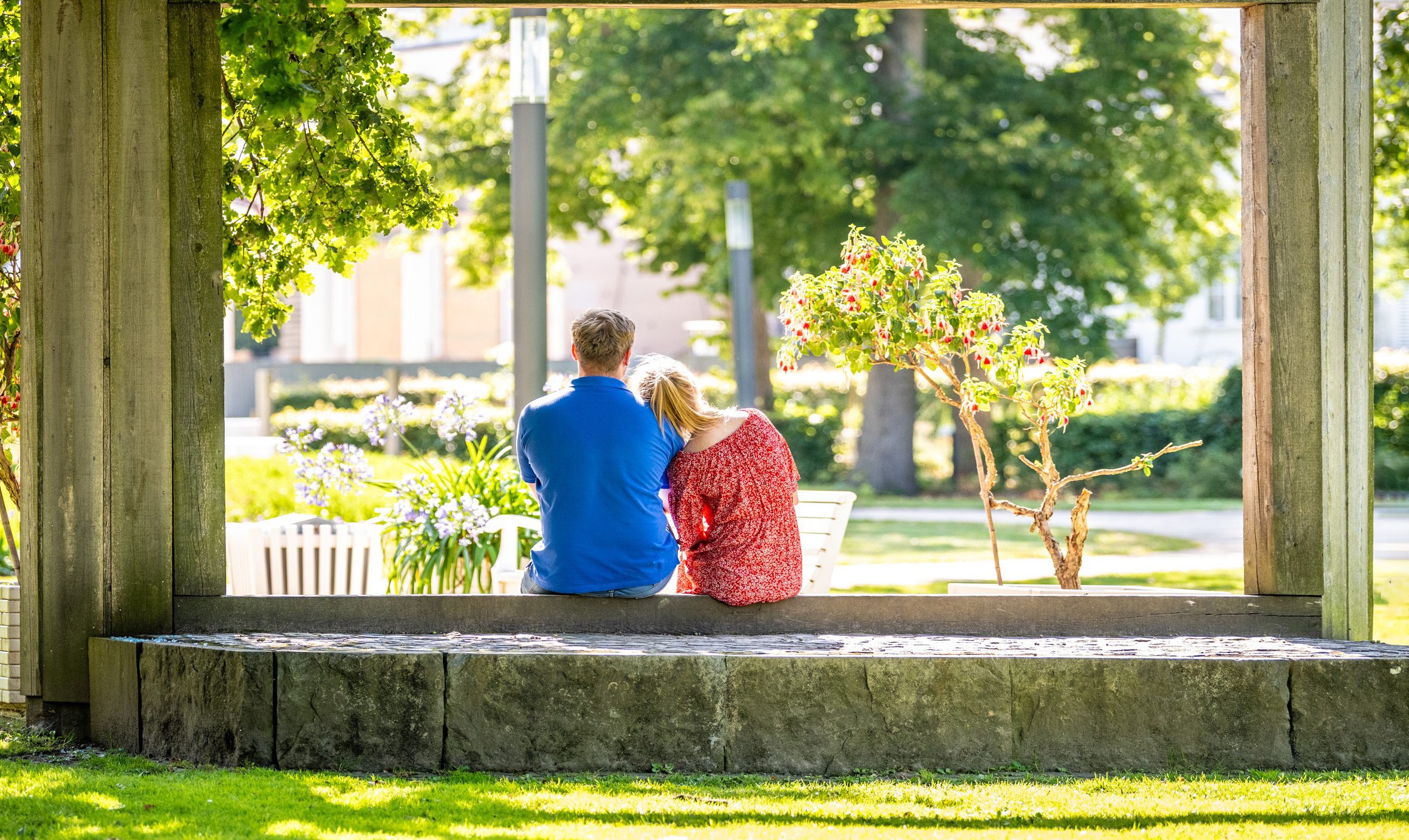 Paar sitzend im Kurpark, © Stadt Bad Salzuflen / Teutoburger Wald Tourismus / D.Ketz