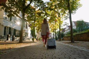 Ankommen und der inneren Stimme folgen. Mit MeinS, dem digitalen Urlaubsbegleiter, bereiten Sie Ihre Reise Zuhause vor. Oder Sie entscheiden sich spontan vor Ort., © Stadt Bad Salzuflen / Cineview