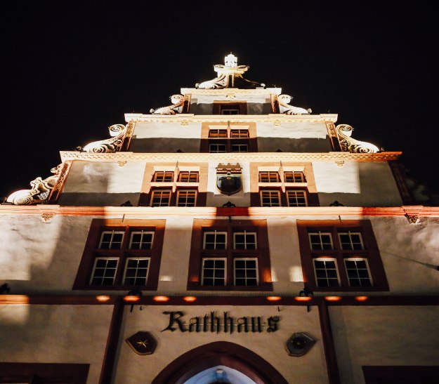 Beleuchtung der Häuserfassade des historischen Rathauses in der Winterzeit, © Stadt Bad Salzuflen/S. Strothbäumer